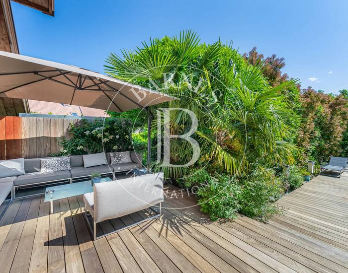 BARNES ANNECY - RIVE OUEST - VILLA D'ARCHITECTE AVEC PISCINE