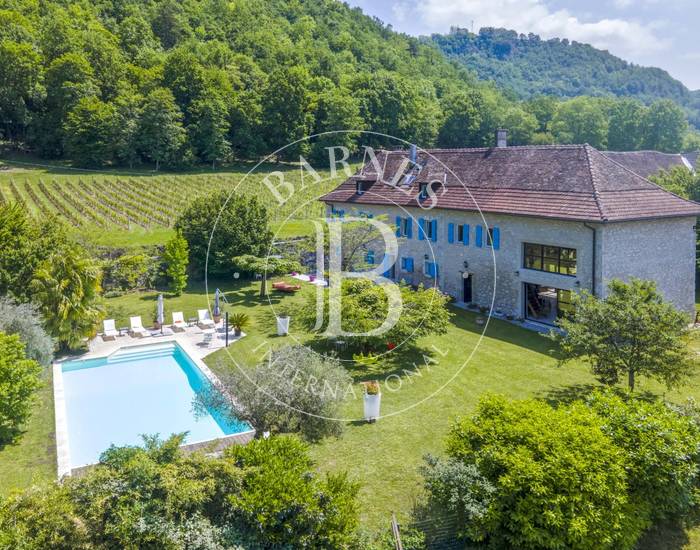 BARNES AIX-LES-BAINS - PROCHE CHAMBÉRY - PROPRIÉTÉ DE CHARME - 5 CHAMBRES - PARC ET PISCINE