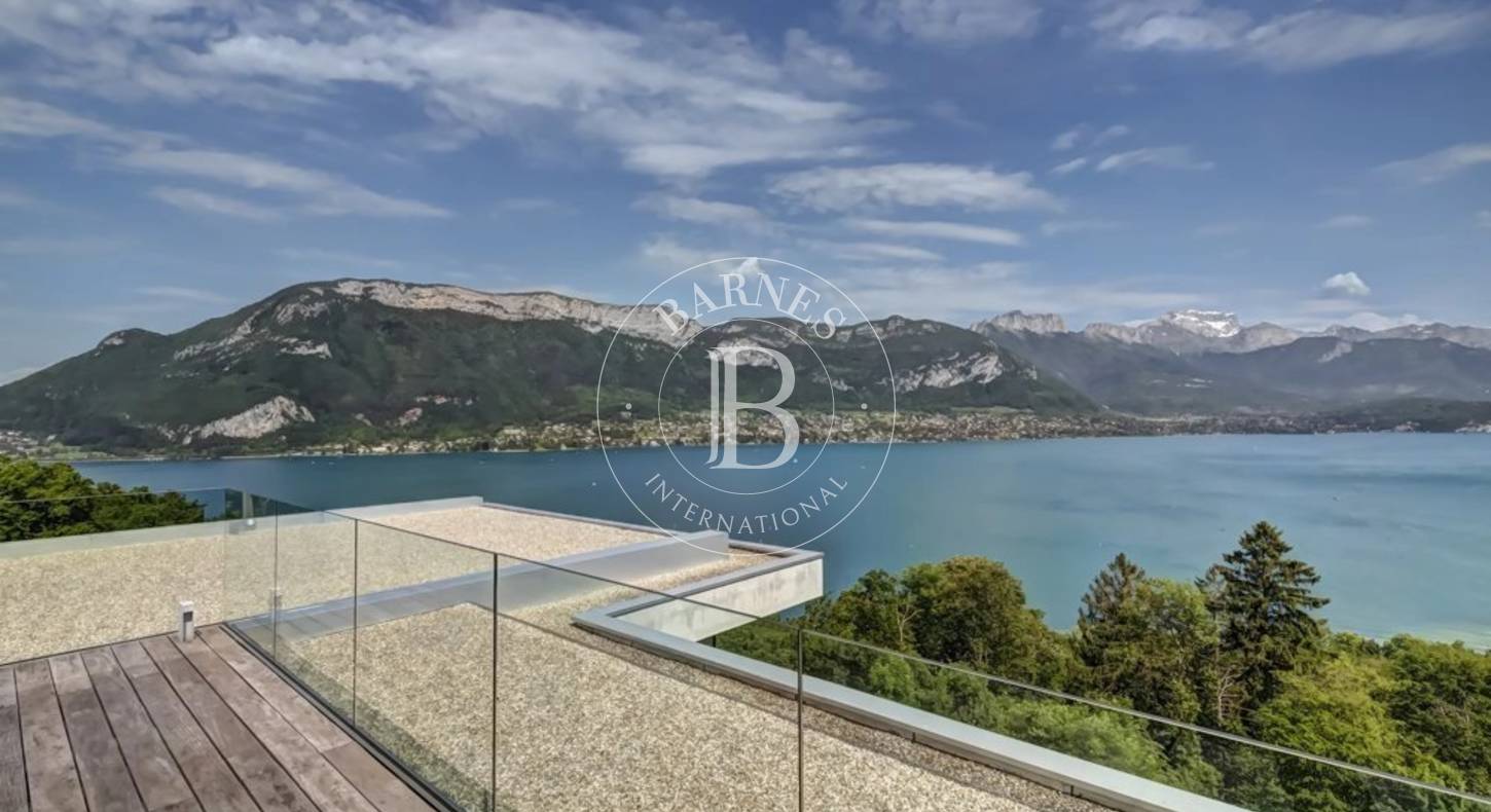 BARNES ANNECY : VILLA MODERNE VUE LAC