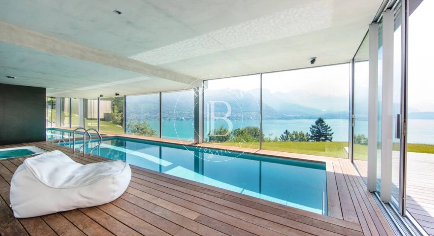 BARNES ANNECY : VILLA MODERNE VUE LAC