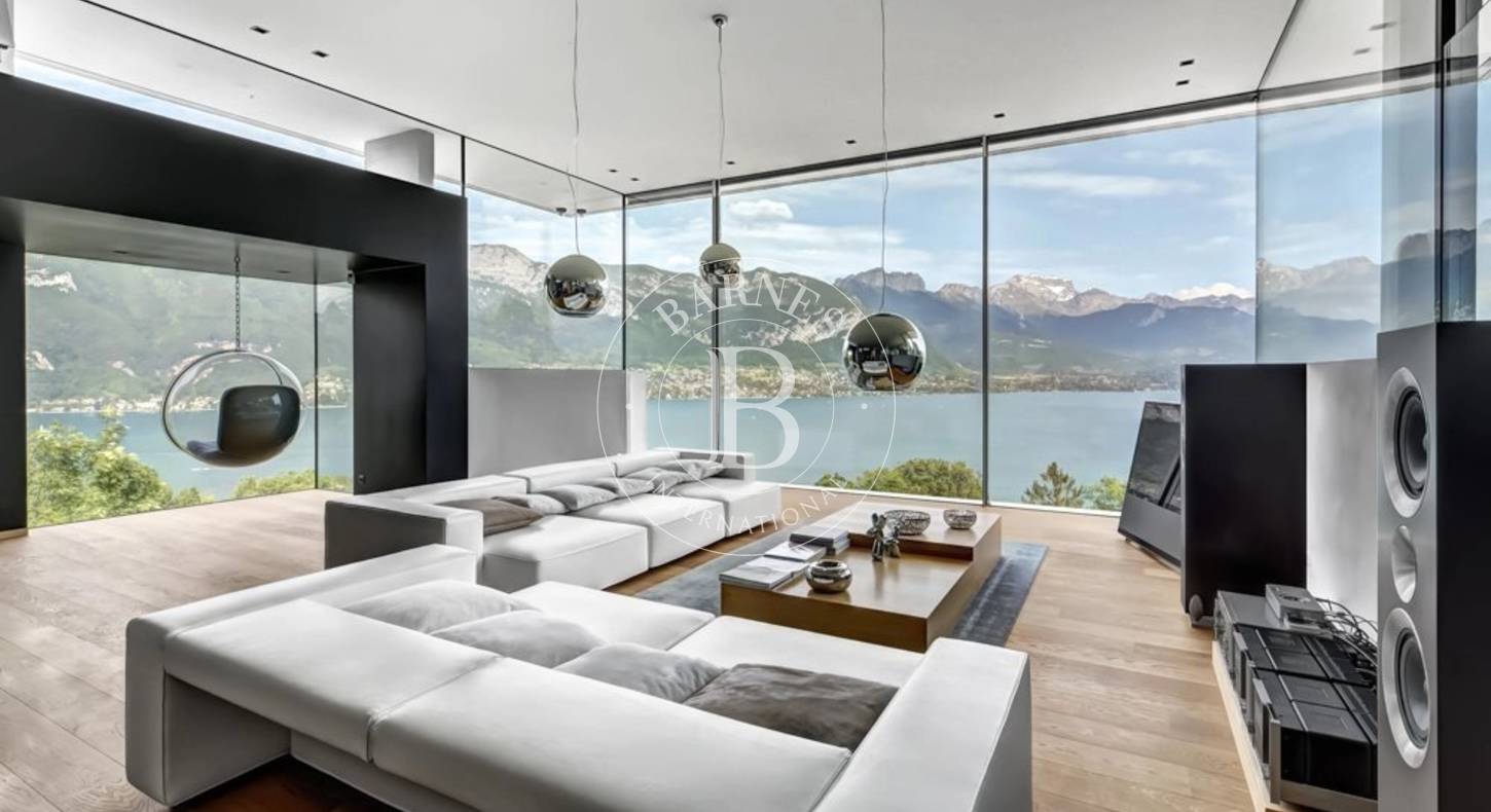 BARNES ANNECY : VILLA MODERNE VUE LAC