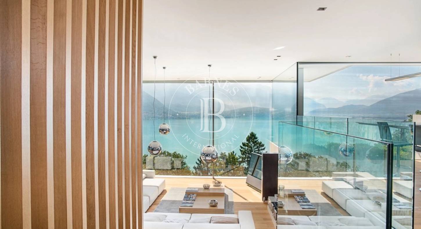 BARNES ANNECY : VILLA MODERNE VUE LAC