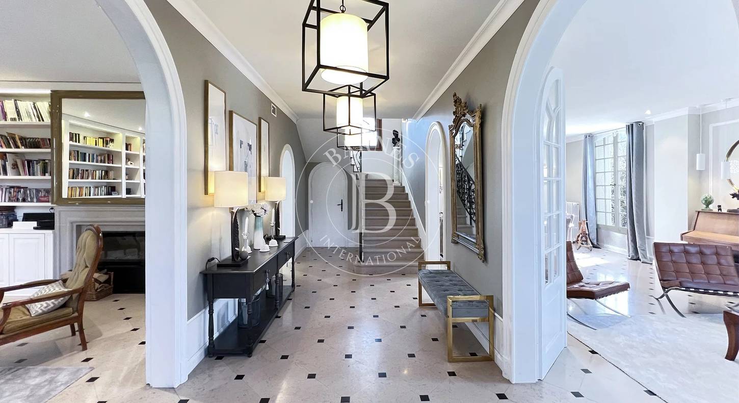 BARNES Pays de Gex – DIVONNE-LES-BAINS – PROPRIÉTÉ D’EXCEPTION – LUXE & HARMONIE