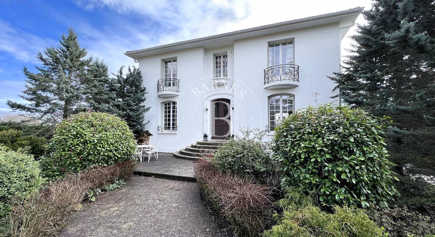 BARNES Pays de Gex – DIVONNE-LES-BAINS – PROPRIÉTÉ D’EXCEPTION – LUXE & HARMONIE