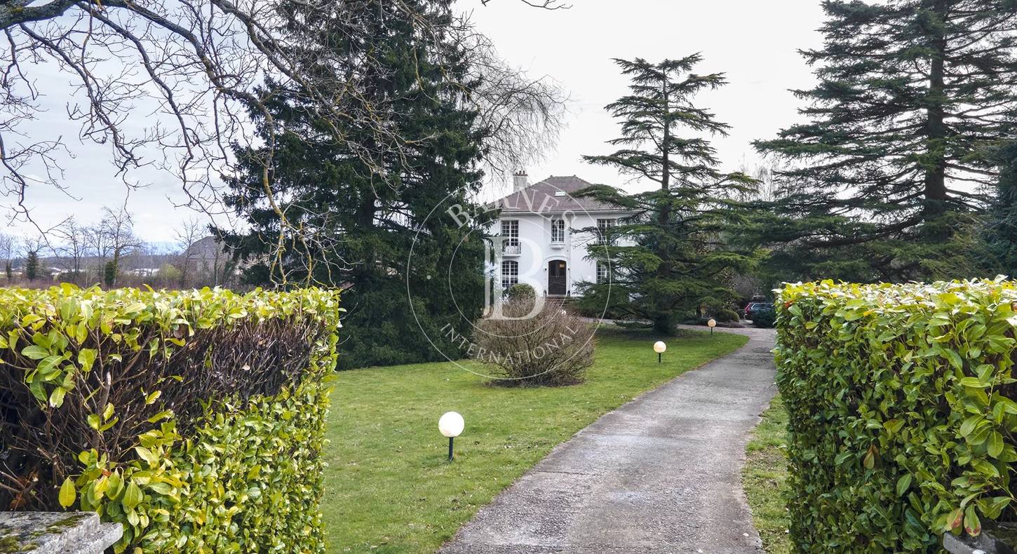 BARNES Pays de Gex – DIVONNE-LES-BAINS – PROPRIÉTÉ D’EXCEPTION – LUXE & HARMONIE