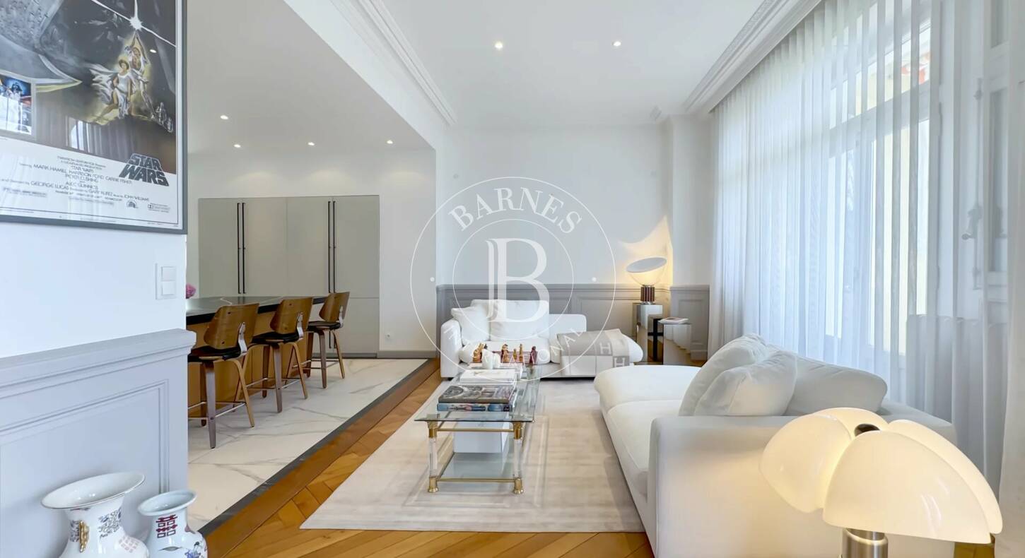 Exceptional apartment in a former grand hotel of Aix-les-Bains, 152 sqm with panoramic lake view, for sale at BARNES