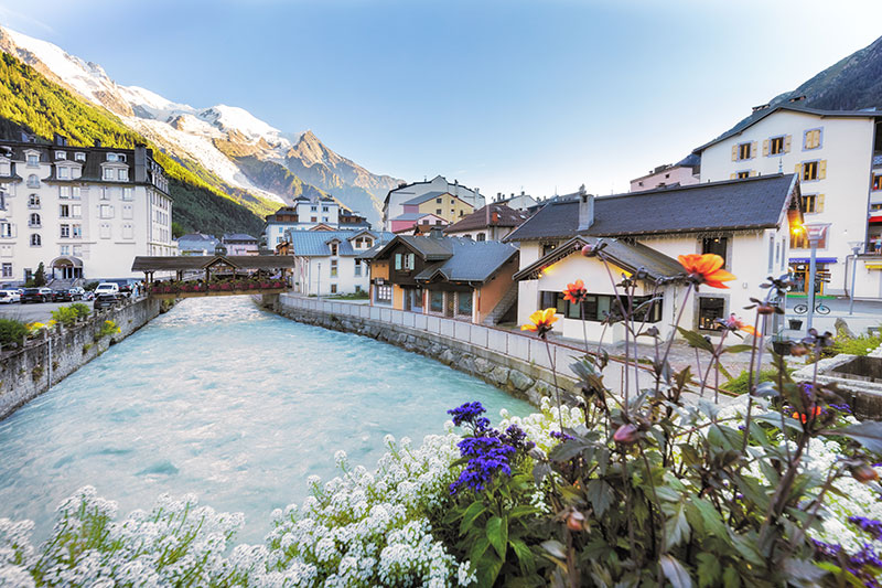 Chamonix, son centre-ville traversé par l'Arve