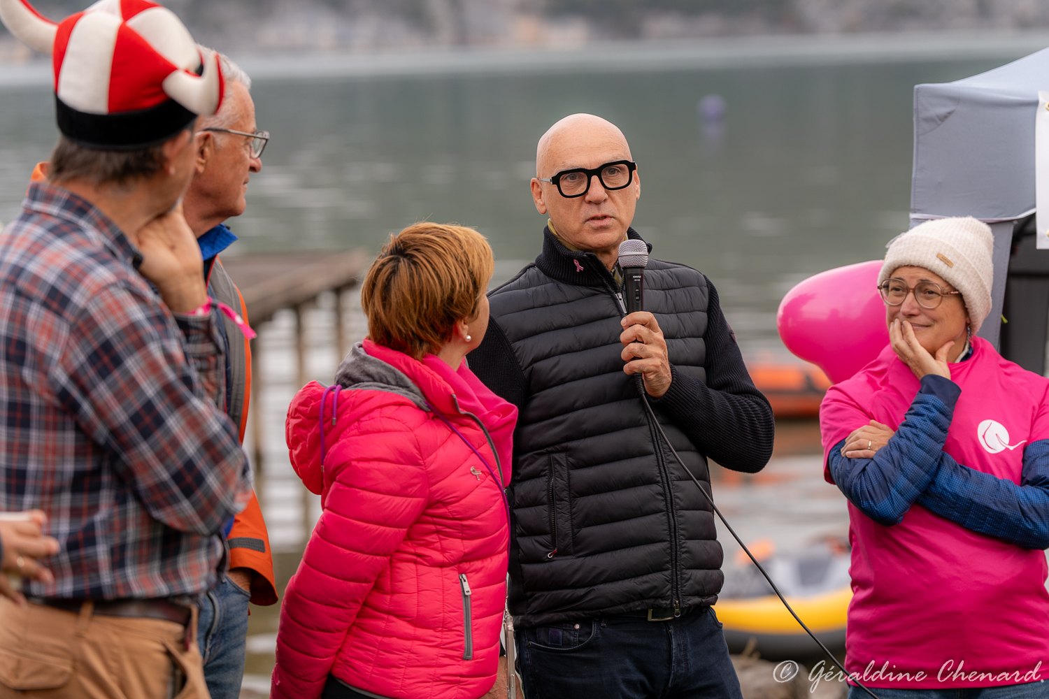 Patrice Ropers, de BARNES, prend la parole à Nager Octobre Rose à Duingt