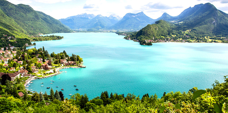 vue panoramique sur le lac d'Annecy