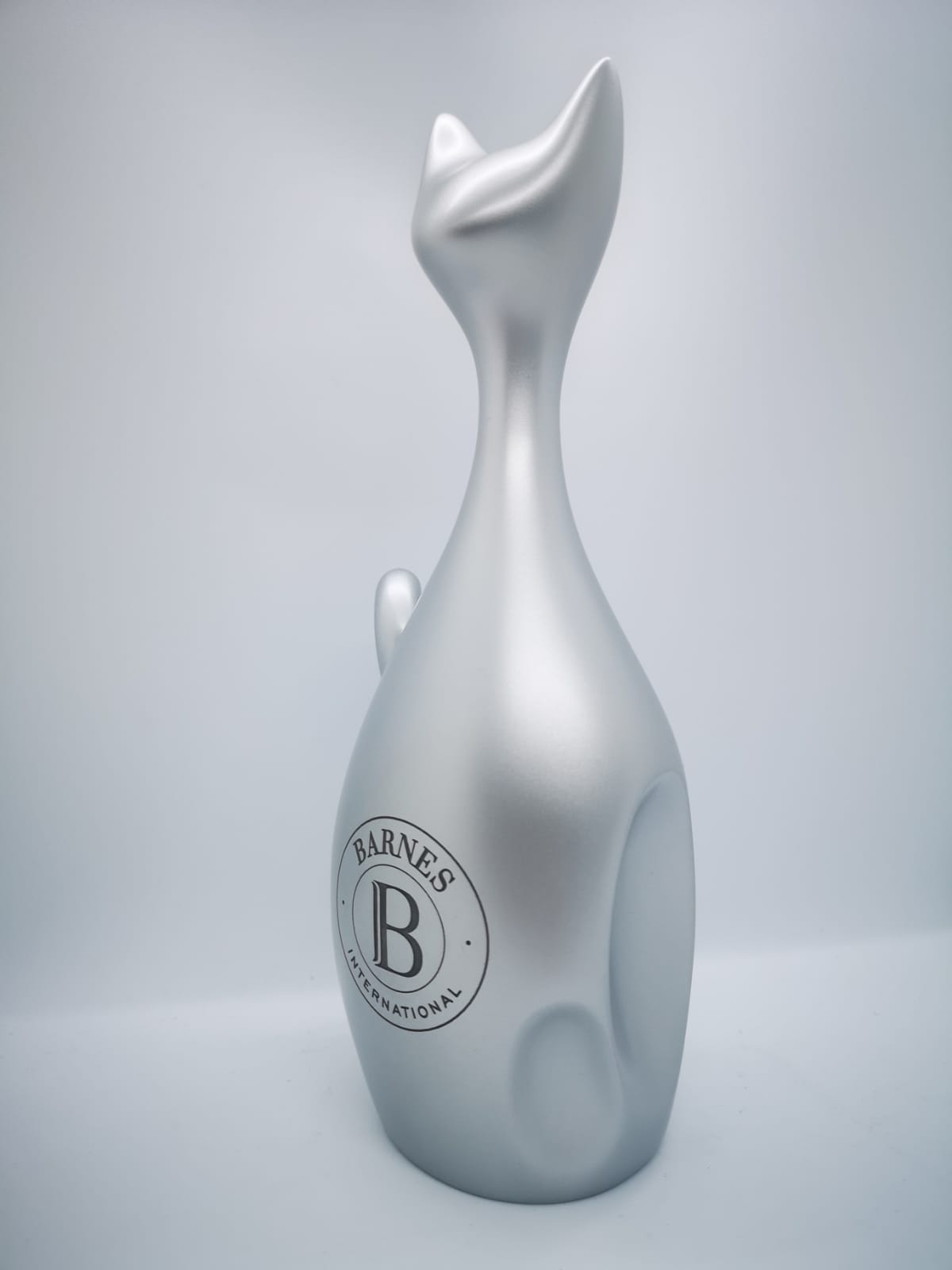 lelocat gris BARNES International