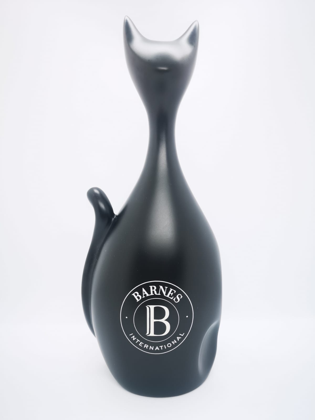 lelocat noir BARNES International