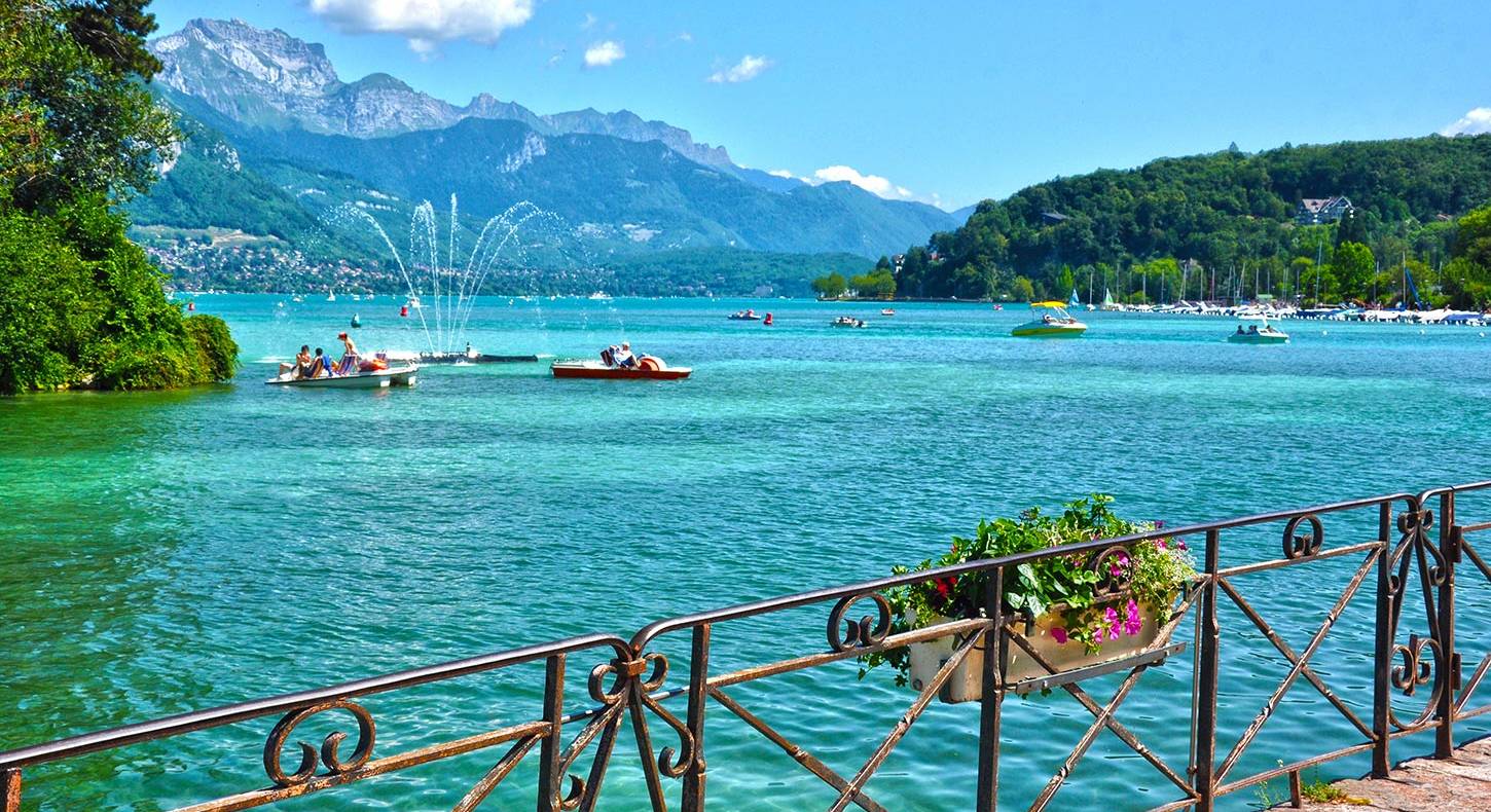 Annecy | La ville d'Annecy en bord de lac, véritable Venise des Alpes